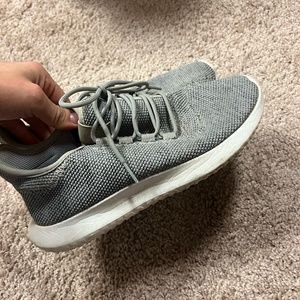 Adidas Sneakers: 7.5